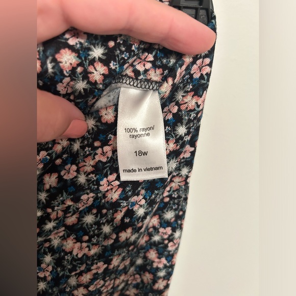 Maurice’s floral button front skirt, size 18w - Picture 5 of 5